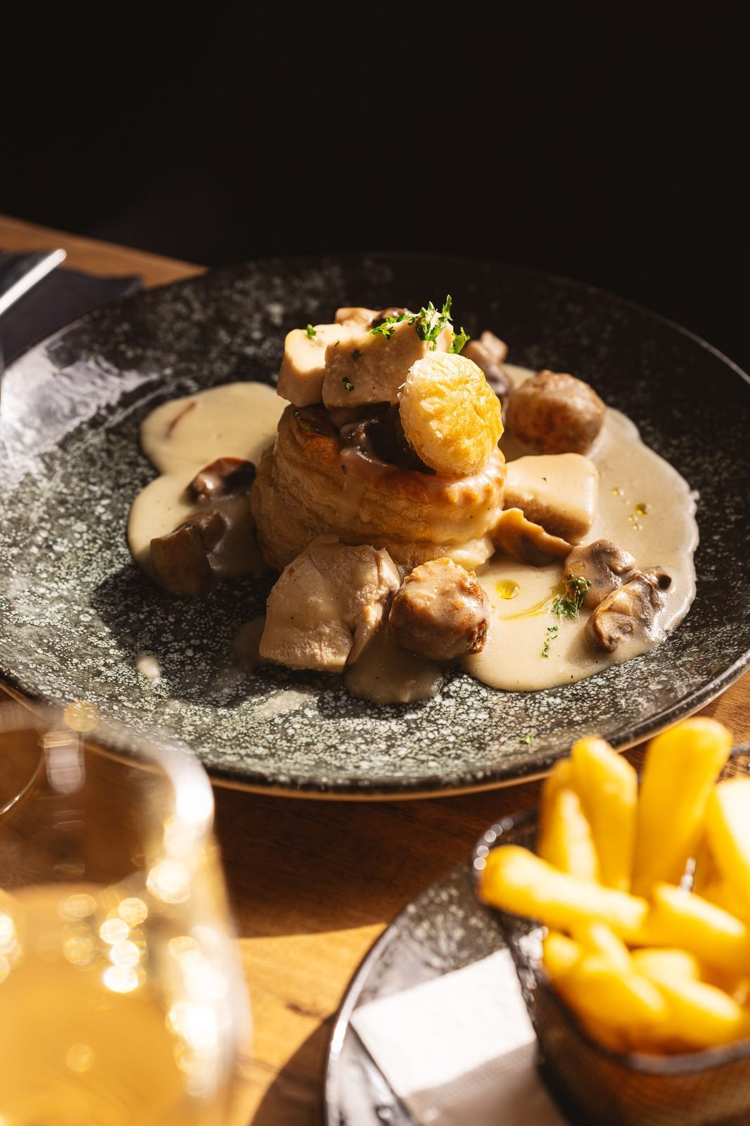 Vol-au-vent maison et frites fraîches de la Les Filles en Toques à Nivelles